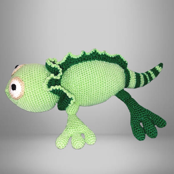 GRAND CAMELEON VERT EN LAINE/ S O L D E