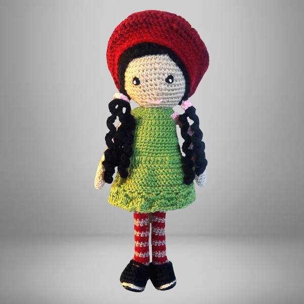 POUPEE AVEC BERET EN LAINE