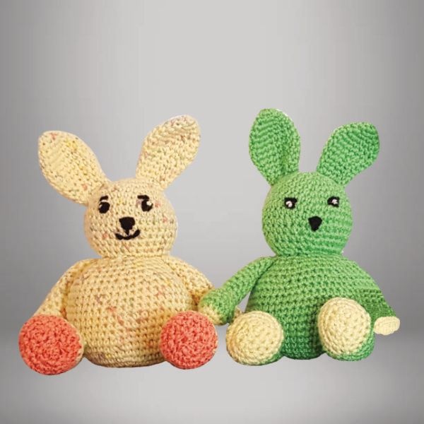2 PETITS LAPINS JAUNE ET VERT EN COTON/ 10.- pièce  S O L D E