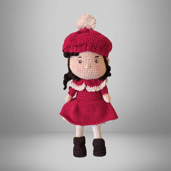 POUPEE AVEC ROBE ET BERET ROUGE, EN COTON